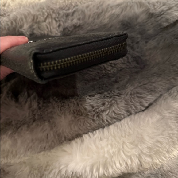 Tory Burch Shiny Black Zip-Around Wallet - Picture 5 of 8